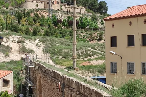 Los andamios ya cubren el Arquillo en el barrio del Carrel de Teruel