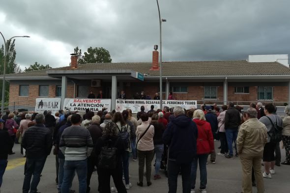 Casi 300 personas se concentran de nuevo en Utrillas por la falta de médicos