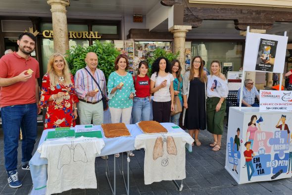 El Ayuntamiento y la Asociación contra el Cáncer ponen en marcha la iniciativa Teruel sin Humo