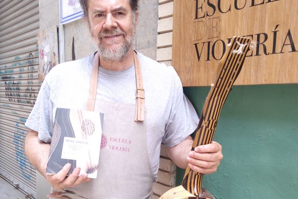 Javier Martínez presenta su novela sobre el luthier Mateo Arratia en el Museo de Teruel