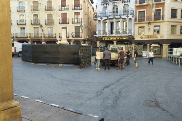 Arranca la restauración del fuste de la plaza del Torico tras recibir el visto bueno de Patrimonio