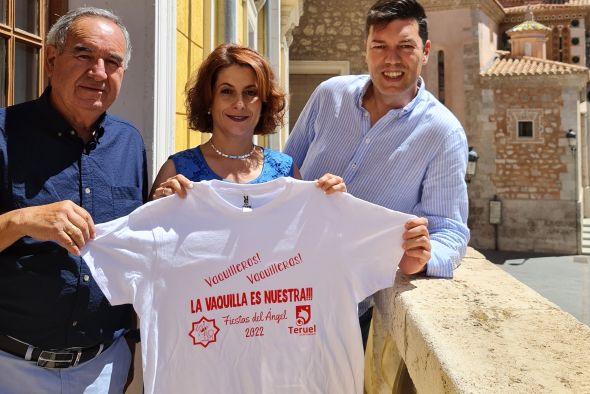 El Ayuntamiento de Teruel regala camisetas a los peñistas con motivo del retorno de las fiestas
