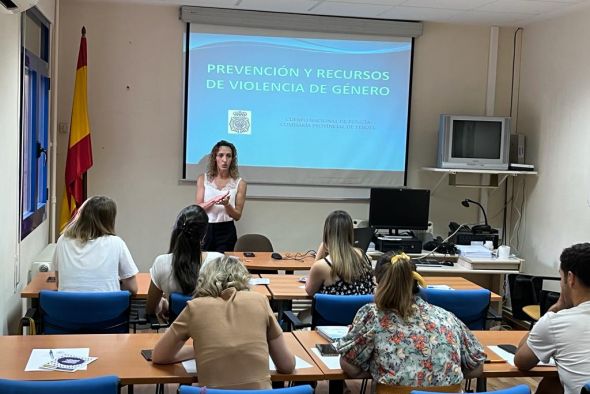 La Policía Nacional de Teruel participa en la formación para el Punto Violeta en las Fiestas la Vaquilla