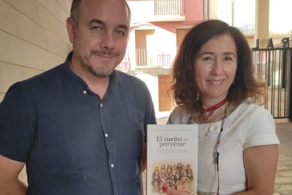 José Luis Castán y Lourdes Alcalá, profesores y autores del libro: La escuela es parte de Teruel y de la educación de sus gentes dependerá su futuro