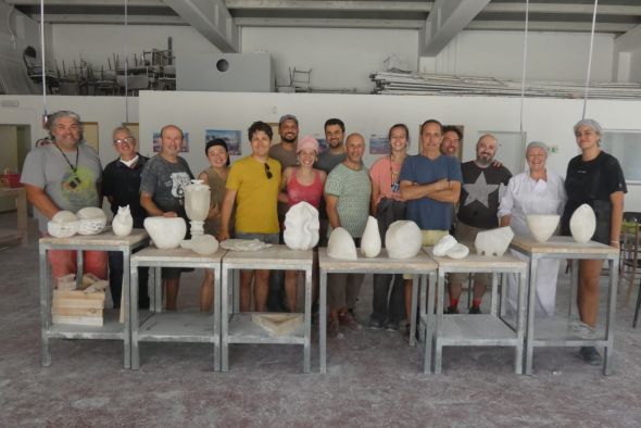 Trece alumnos de la Universidad de Verano se especializan en talla de alabastro en el CIDA