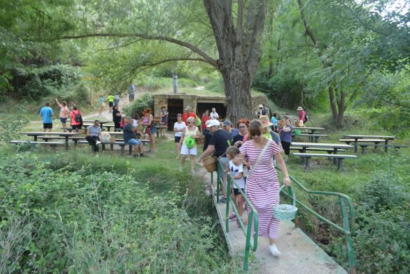 Un paseo etnobotánico da a conocer en Montalbán un proyecto de investigación con plantas aromáticas