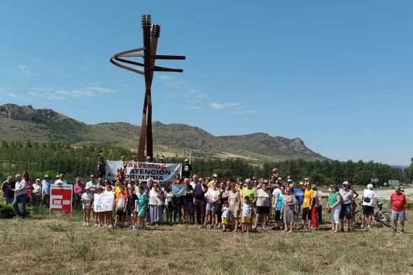 Concentración ciudadana espontánea en la rotonda de Montalbán para pedir más médicos