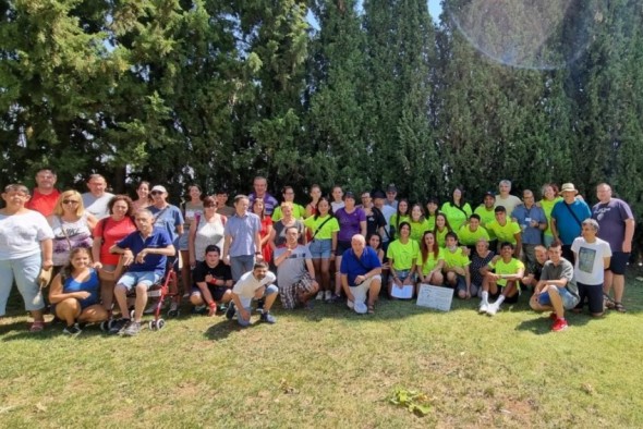 El campo de trabajo de Atadi restaura una paloma de la paz en una loma de Andorra