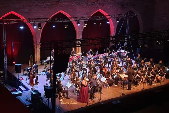 La Asociación Santa Cecilia de Mora lleva cuatro décadas sacando la música a la calle