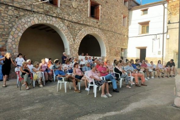 Más de 200 personas participan en las cuatro actuaciones de agosto de La Plaza Suena