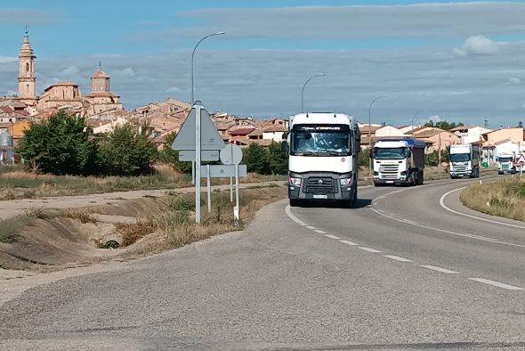 La localidad de Aguaviva pide soluciones ante el paso de más de 400 camiones diarios, la mayoría de transporte de arcillas