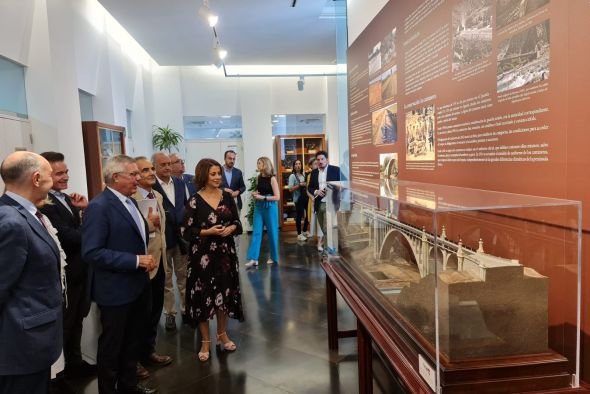 El Viaducto Viejo de Teruel ya luce en la exposición del Colegio de Ingenieros