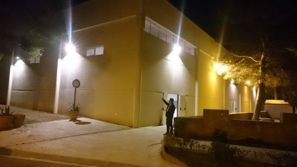 Alcañiz renueva la instalación eléctrica en el pabellón polideportivo de Valmuel