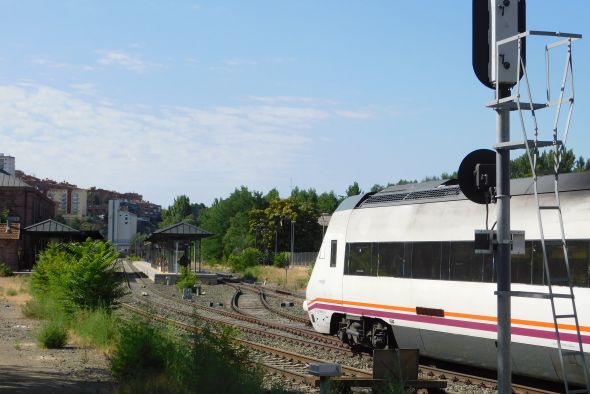 La Plataforma del tren y Teruel Existe lamentan que no se aprecie el potencial del corredor ferroviario para transporte de viajeros