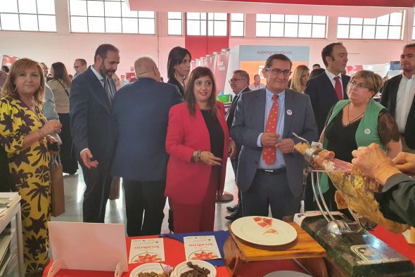 Siente Teruel promociona los ‘oros gastronómicos’ de la provincia en la Feria de los Pueblos de Granada