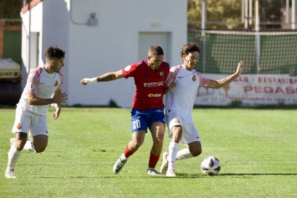 Pinilla sigue disfrutando con su equipo, un líder todavía invencible (2-1)