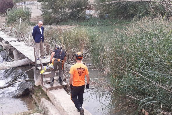 Comienzan los trabajos de limpieza de la maleza en los azudes del río Guadalope a su paso por Alcañiz
