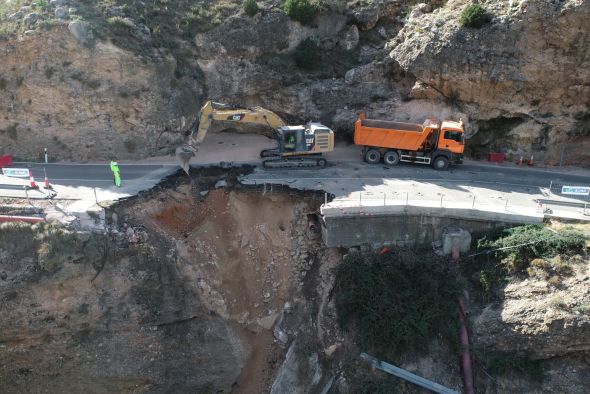 Las obras en el muro de contención en la N-420 en Utrillas obligan a desviar el tráfico