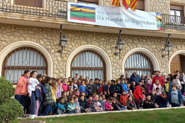 Calamocha celebra el Día Universal del Orgullo Rural con nutrida presencia de la comunidad educativa del colegio Ricardo Mallén