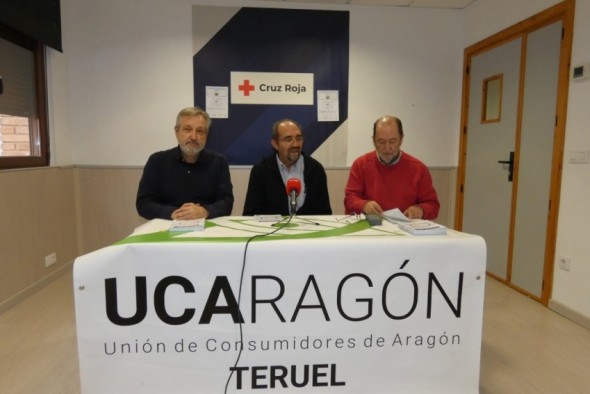 Ucaragón reparte en Teruel 5.000 guías de lectura fácil sobre la factura de la luz