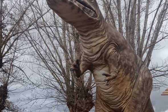 La Comunidad de Teruel concluye las tareas de reparación de las réplicas de dinosaurios del parque de Galve