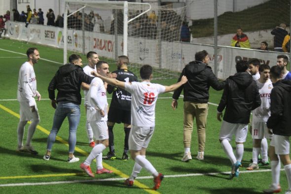 El Utrillas confirma su resurgir con una victoria de órdago ante el Atlético Monzón (2-0)