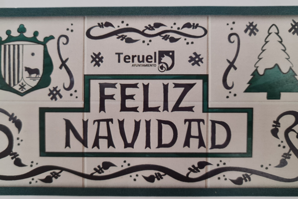 El Ayuntamiento de Teruel felicitará las navidades con la postal 'Callejón navideño', que refleja la cerámica local