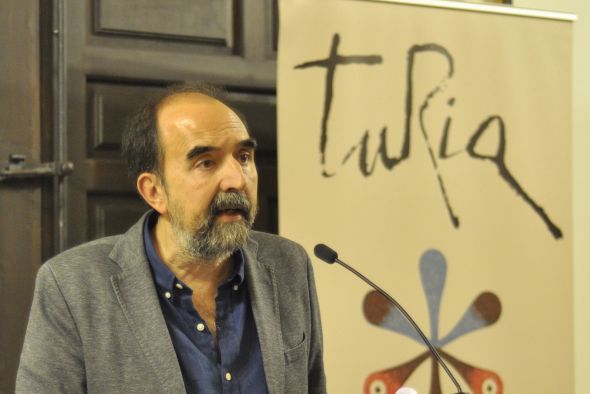 Carlos Fortea, traductor, escritor y coordinador del último monográfico publicado en Turia: 'Las Mil y una Noches' sería menos menos exótico si hubiera sido traducido en sentido estricto