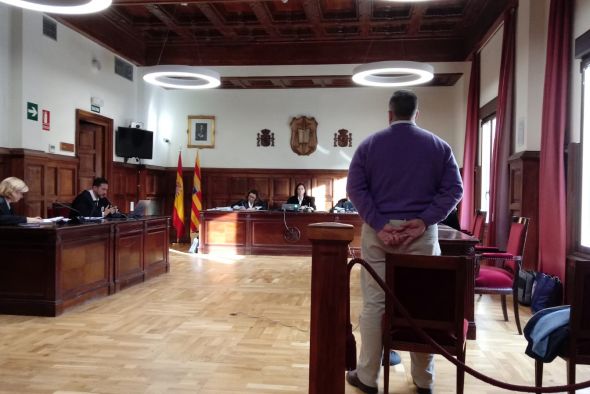 La audiencia de Teruel condena a un hombre a cuatro años de prisión por estafar 370.415 euros  a los clientes de un banco
