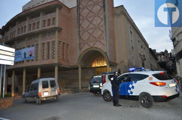 Un falso aviso de bomba obliga a cortar durante una hora el entorno del teatro de Alcañiz