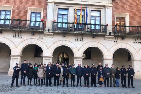 Teruel guarda un minuto de silencio por la mujer asesinada por su marido el martes en Zaragoza