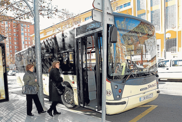 El Ayuntamiento de Teruel aumentará al 50 por ciento el descuento de los abonos del autobús