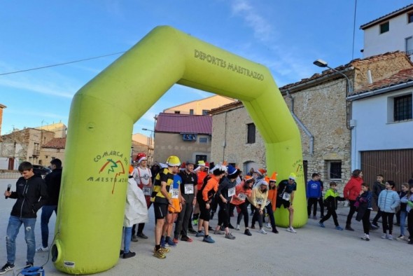 Papanoeles, abejas y pastores, en la XII Carrera del Burro de Cantavieja