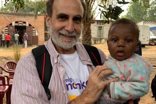 Enrique Barrio, presidente de la Fundación Amigos de Monkole: En Congo un hospital no atiende a una madre que necesita una césarea si no puede pagársela
