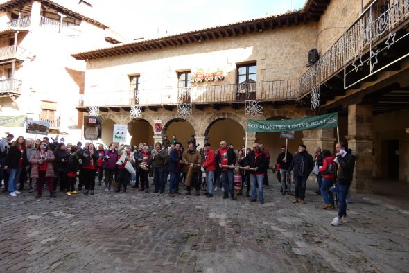 Sonora cencerrada en la plaza del Albarracín para exigir que se paralicen las talas