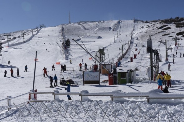 La apertura de Aramón Javalambre devuelve  la ilusión a hosteleros  y esquiadores por igual
