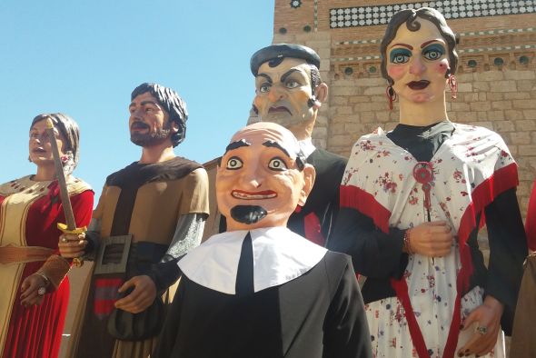 La Comparsa de Gigantes y Cabezudos de Teruel viajará hasta Cariñena