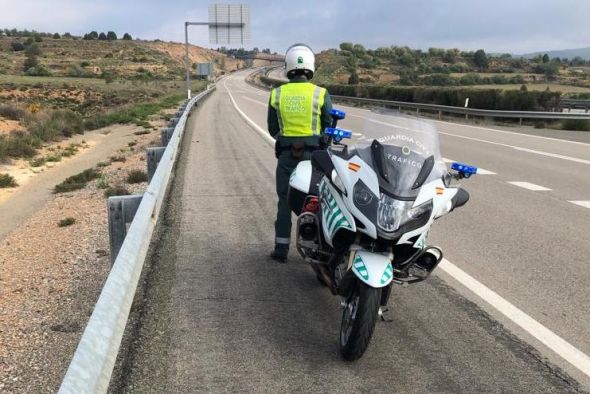 La Guardia Civil de Teruel investiga a un conductor por circular con un carné falso de Ucrania