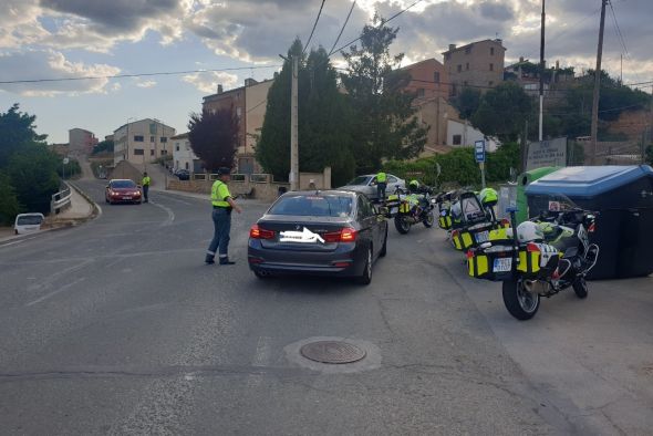 La Guardia Civil de Teruel detiene a una persona por conducir un vehículo con un permiso de Polonia falso