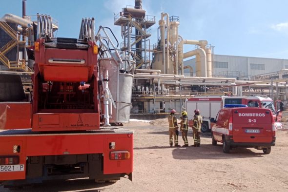 Extinguido un incendio en una fábrica de tableros de Cella