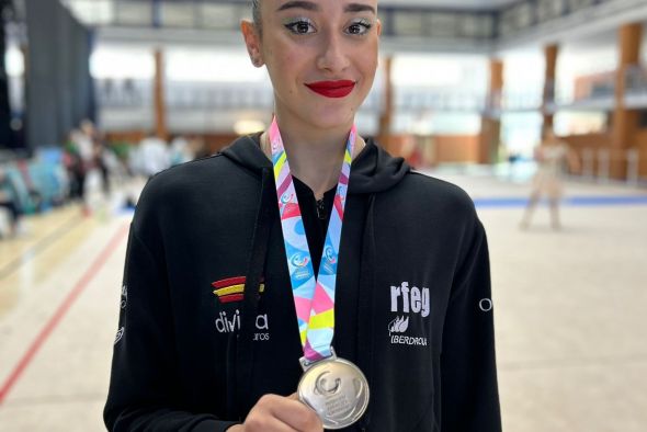 Alba Bautista triunfa con  una medalla  de plata en cinta