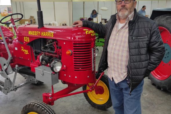José Pablo Esteban Pardo, agricultor jubilado: “He sido feliz toda mi vida subido encima de un tractor, por eso ahora sigo restaurándolos