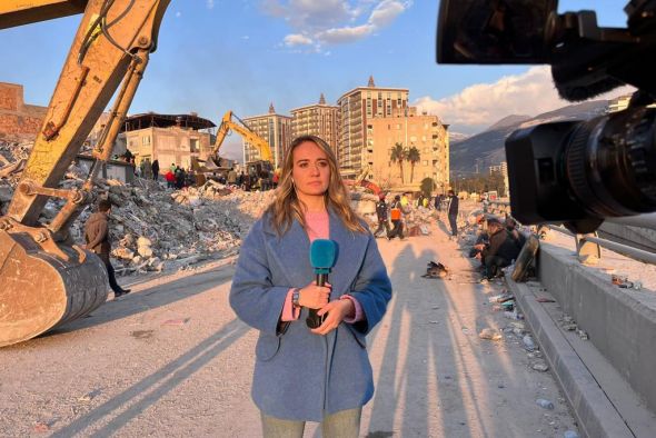 Alba Argilés, periodista turolense que cubrió el terremoto de Turquía y Siria: En los desastres, los medios tenemos la labor de concienciar a gobiernos y particulares