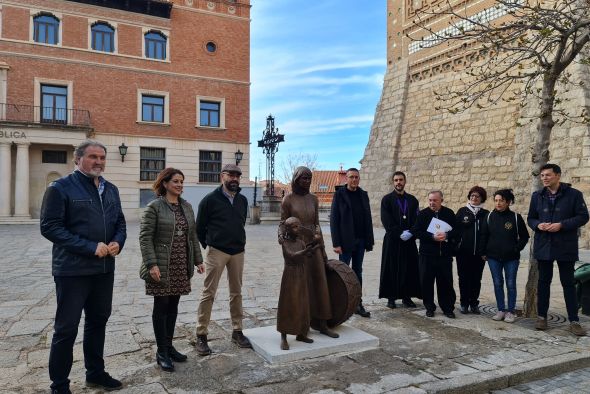 Teruel ya cuenta con una escultura en homenaje a la Semana Santa