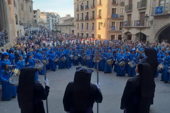 Alcañiz celebra por primera vez el acto de cierre de toque de los tambores