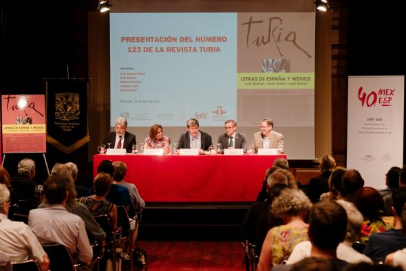 La revista Turia recibe el Premio Aragón 2023 en el 40 aniversario de su fundación