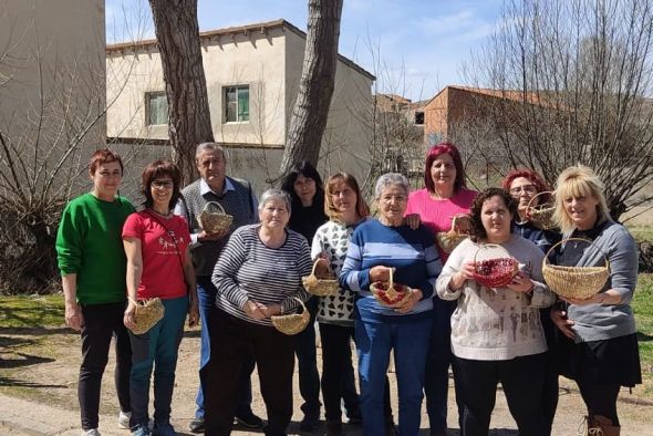 La Comarca Comunidad de Teruel recupera la tradición de la cestería mediante talleres