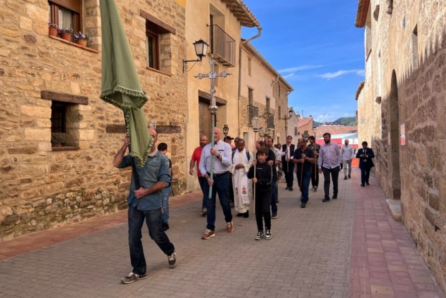 Bordón pide lluvia a la Virgen de la Carrasca en la fiesta de Las Procesiones