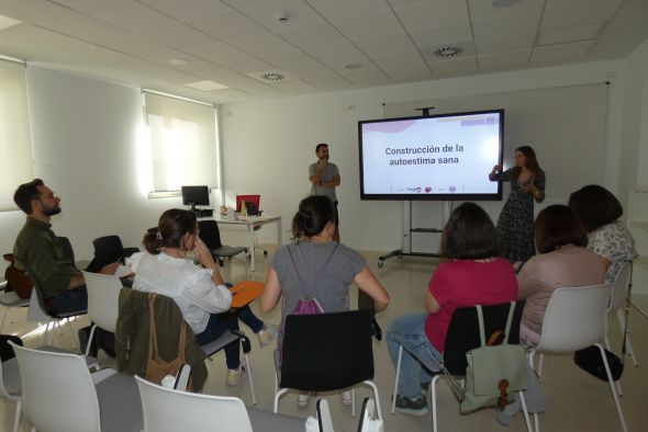 La escuela municipal de familias de Teruel logra una activa participación de los padres