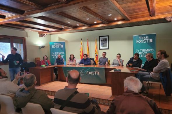 Teruel Existe exige un parque de bomberos  en Cantavieja e informa del proceso judicial para parar los eólicos